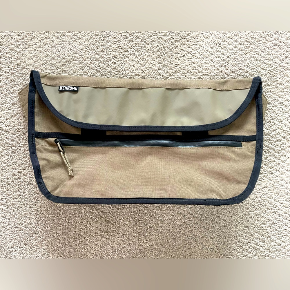 Chrome Industries simple messenger bag EDC small sling 12L stone grey